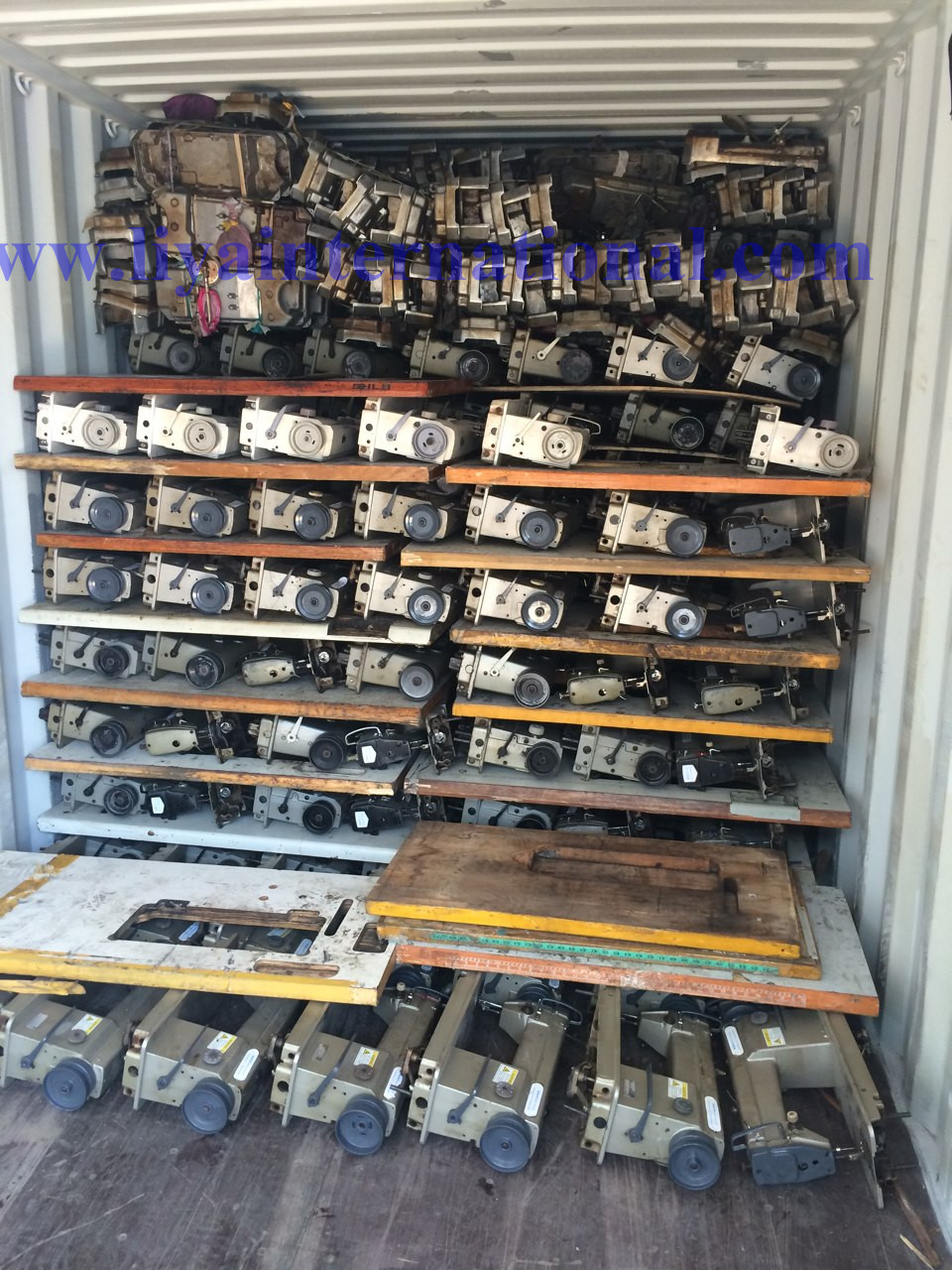 Loading sewing machines (67)