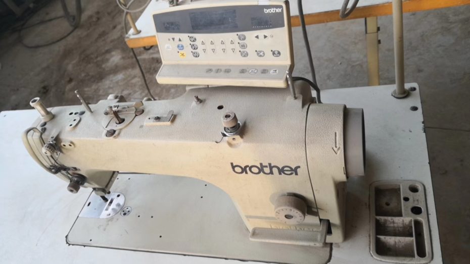 BROTHER S-7200B auto trimmer sewing machine